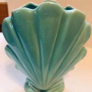 Vintage West Coast Pottery 201 Tourquios Shell Vase