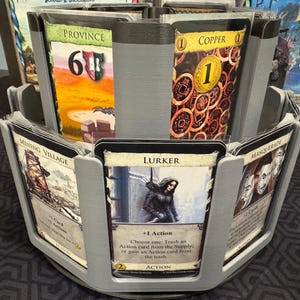 2-laagse Dominion-kaartcarrousel: roterende game-organizer voor een nette opstelling