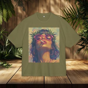 Maglietta con stampa artistica vivace, maglietta con vibrazioni estive retrò, abbigliamento casual, abbigliamento da festival, maglietta con grafica alla moda