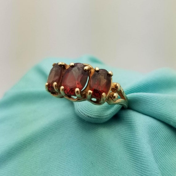 Vintage 10K Gold 3-Stone Crimson Red Garnet Ring-… - image 1