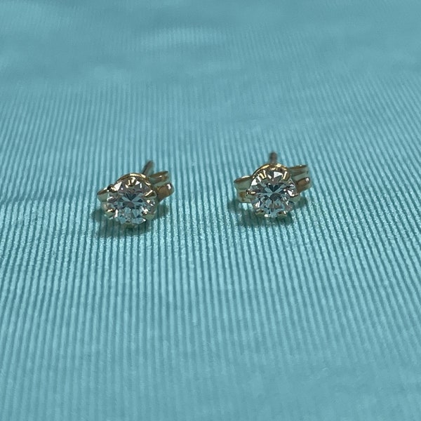 14K Yellow Gold and Diamond Stud Earrings, .09 CTW, Vintage, Estate, Solitaire