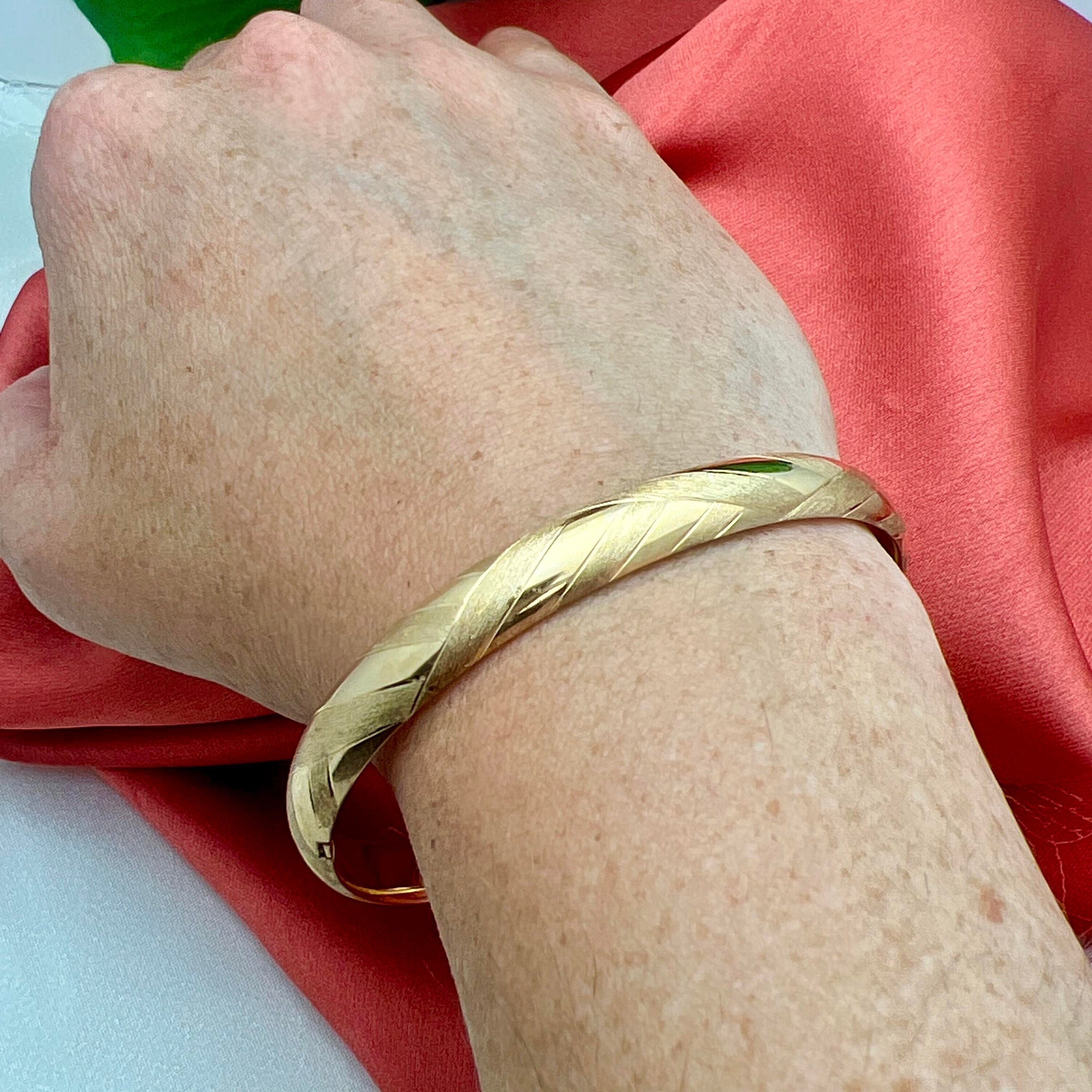 14K Gold Bangle Bracelet, Polished w/ Textured Details, Hinged, 1/2'' W, Safety