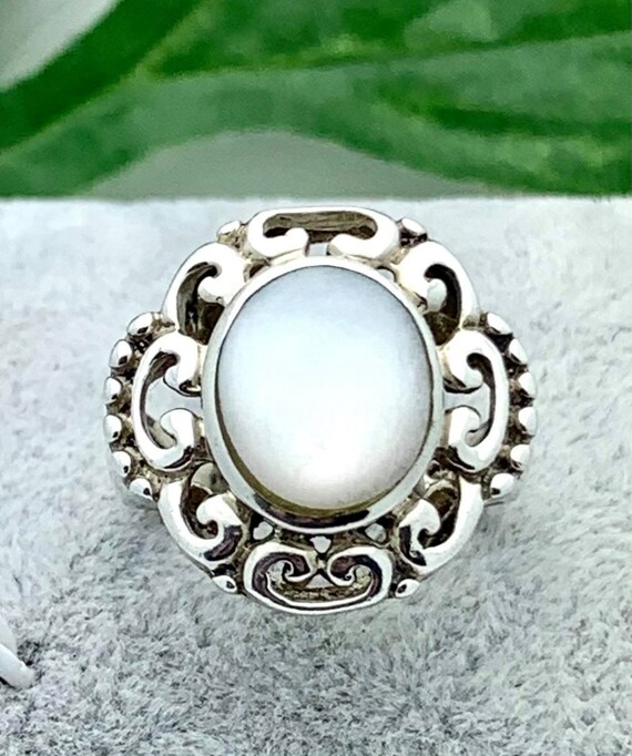 Silver Mother of Pearl Estate Ring- Vintage 1970s… - image 1