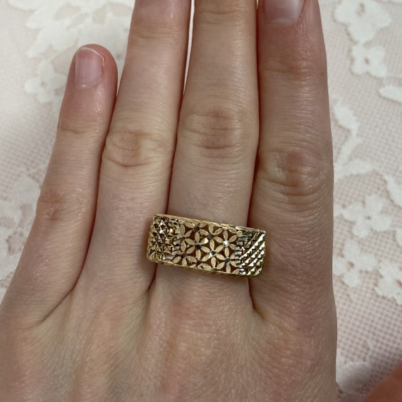 18K Yellow Gold Ring, Floral and Geometric Design… - image 8