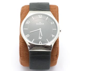 Skagen 2004 Vintage Model 643lslw 34mm Tonneau Watch White  display picture 3