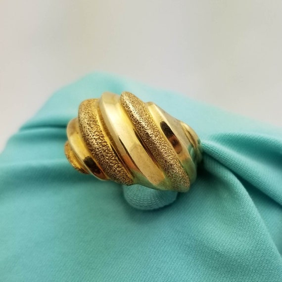 Vintage textured dome ring, - Gem