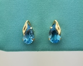 14k Yellow Gold Earrings, Blue Topaz, Pear Shaped Stone, Vintage, Tear Drop