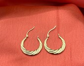 Vintage 1980’s 14K Yellow Gold Textured Hoop Earrings-1.5MM-1 3/16“Wide