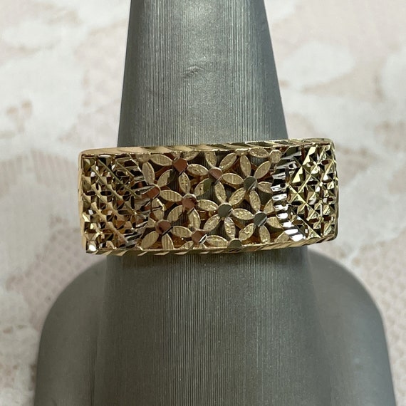 18K Yellow Gold Ring, Floral and Geometric Design… - image 6
