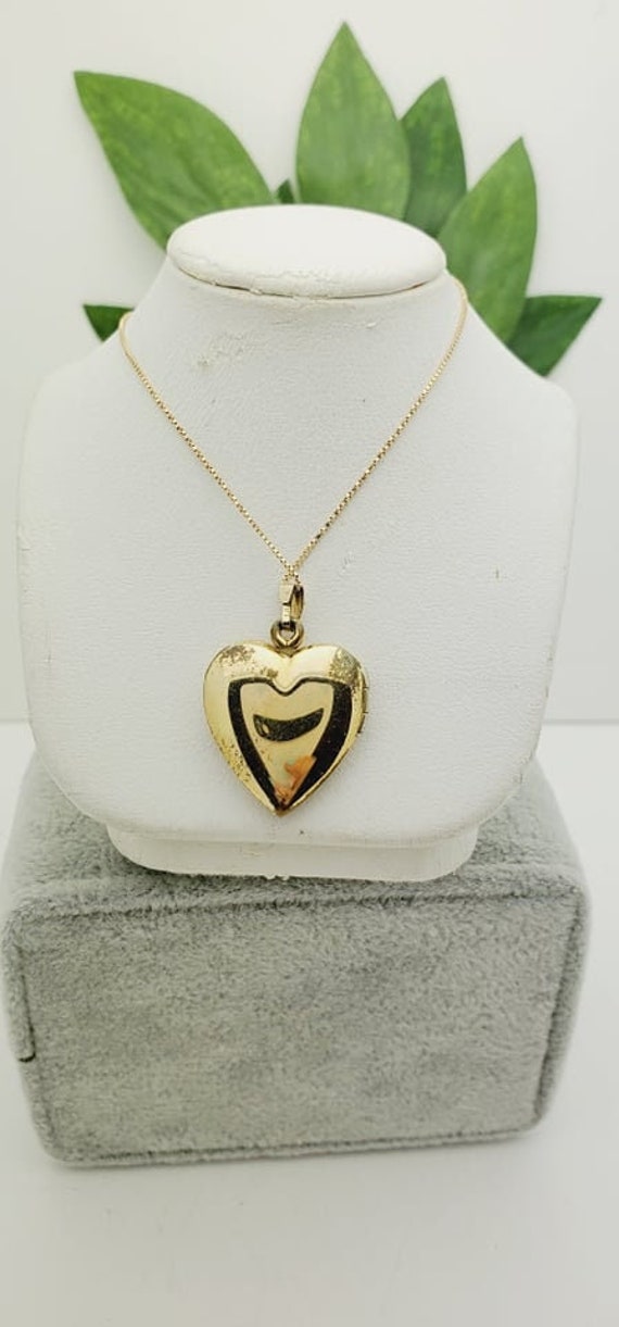 Yellow Gold Filled Heart Locket- Vintage- Fluted-… - image 2