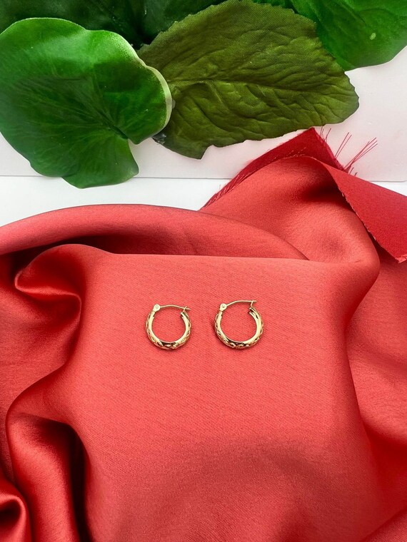 14K Yellow Gold Diamond Cut Hoop Earrings- Huggie… - image 7