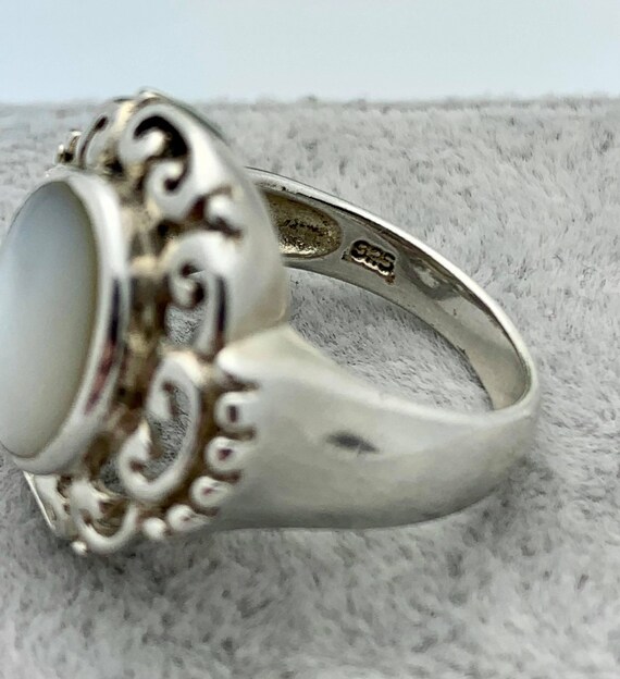 Silver Mother of Pearl Estate Ring- Vintage 1970s… - image 4