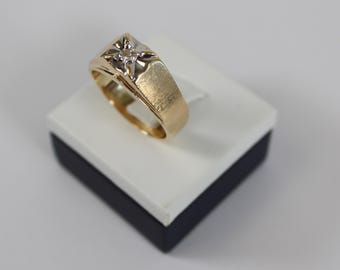 14K Yellow Gold Diamond Men's Solitaire Ring- 0.10 Carat Earth Mined-Estate Band, Wedding Band, Matte Gold, G Color