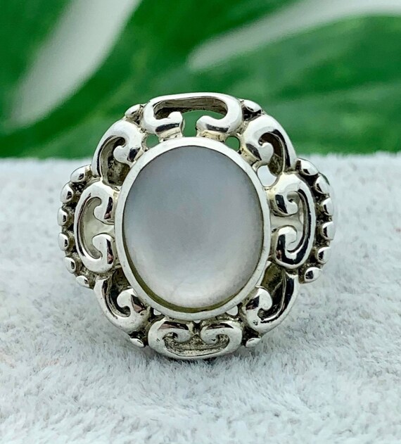 Silver Mother of Pearl Estate Ring- Vintage 1970s… - image 5