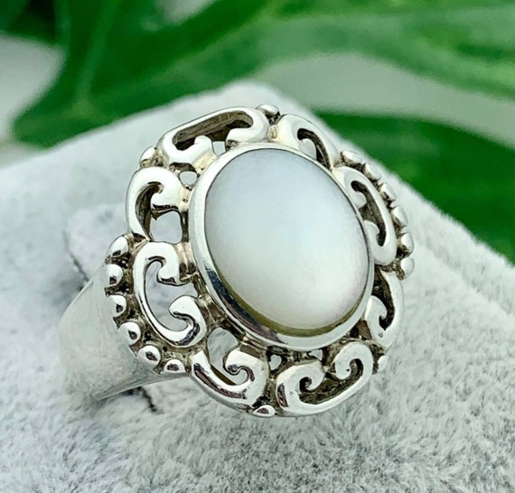 Silver Mother of Pearl Estate Ring- Vintage 1970s… - image 6