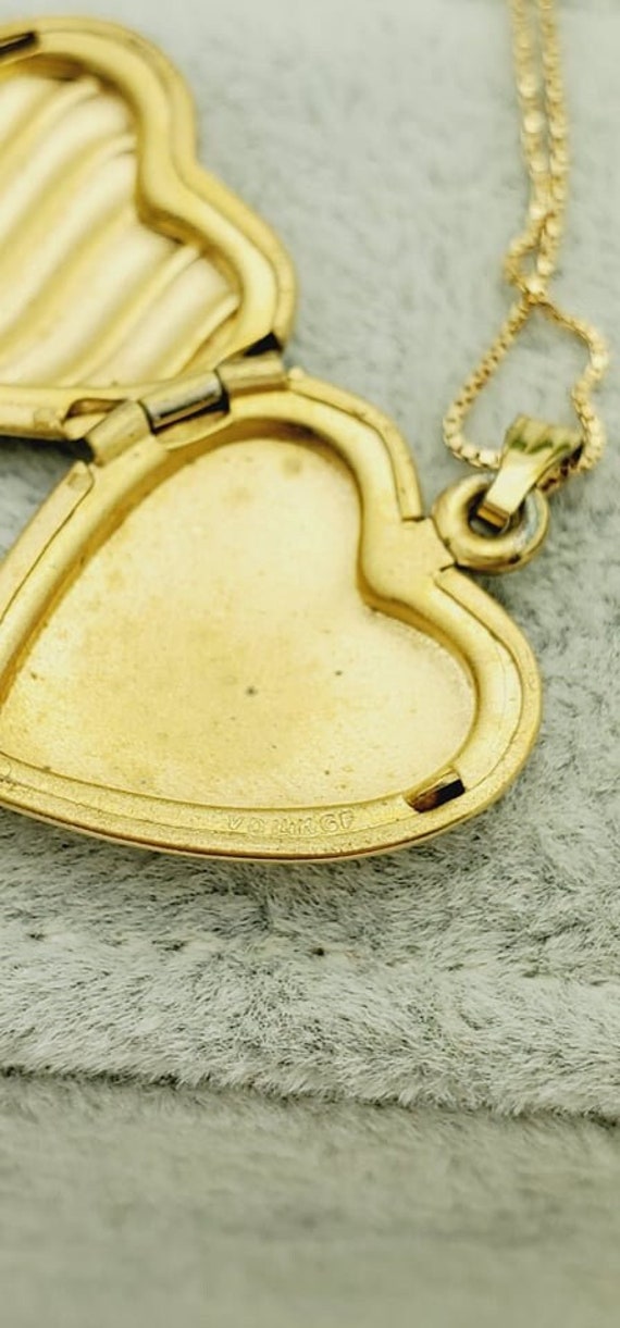 Yellow Gold Filled Heart Locket- Vintage- Fluted-… - image 4