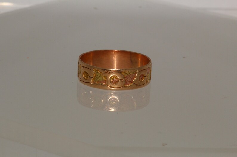 5.5mm wide Estate RingBand Size 8-Vintage 14K Yellow Gold Leaf Band Green Gold Leaves