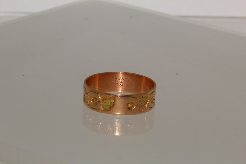 5.5mm wide Estate RingBand Size 8-Vintage 14K Yellow Gold Leaf Band Green Gold Leaves