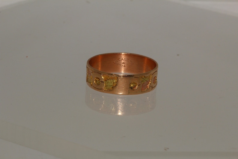 5.5mm wide Estate RingBand Size 8-Vintage 14K Yellow Gold Leaf Band Green Gold Leaves