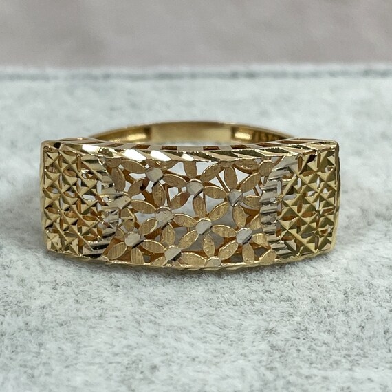 18K Yellow Gold Ring, Floral and Geometric Design… - image 3