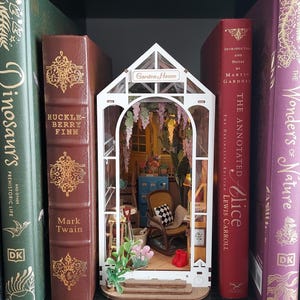 Rincón de libros para casa de jardín (hecho a pedido) - Modelo de decoración de casa de muñecas de madera en miniatura para el hogar y la oficina