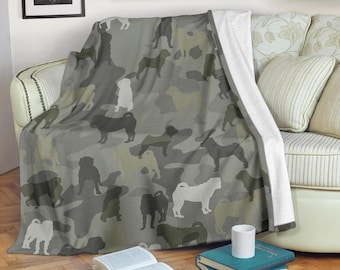 Shar Pei Camo-filt, kinesisk Shar Pei-fleecefilt, kamouflagesängkläder, rustik hundgåva till pappa, rynkig hunddekoration