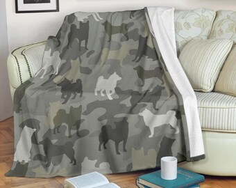 Shiba Inu Camo-filt, japansk hundfilt i fleece, kamouflage-silhuett, rustik Shiba Inu-gåva, skogsdekor