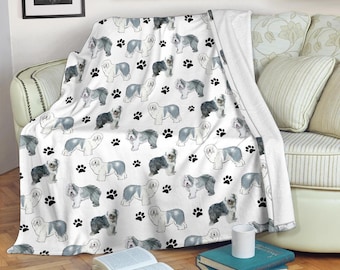 Old English Sheepdog tassavtrycksfilt, sheepdog mammapresent, raggig hundrasfilt, tassmönster husdjurssängkläder, dekorativ mysig hundrumsinredning