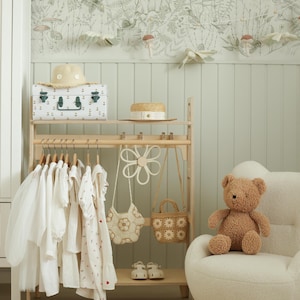 Guarda-roupa Montessori de madeira: Cabideiro infantil com prateleiras, diversos acabamentos em madeira à sua escolha. imagem 5