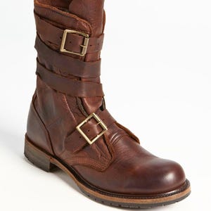 Schurken Nieten Handmade Leder Riemchen Stiefel Runde Kappe | Braune Herren Vintage Leder Stiefel mit robustem und beunruhigt aussehen