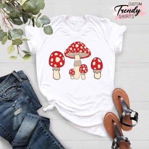 Toadstool Mushroom Print, Mushroom Lover Gift, Mushroom Hunter Shirt,Aesthetic Mushroom Shirt,Fungus T-Shirt,Mushroom Hunter Gift,Forest Tee