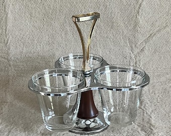 Conjunto de servir estilo meados do século XX com suporte giratório para condimentos em madeira cromada e 3 tigelas de vidro.