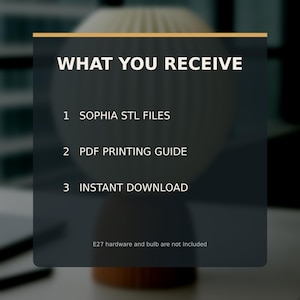 Puede incluir: Un gr&aacute;fico de producto digital con el texto WHAT YOU RECEIVE, 1 SOPHIA STL FILES, 2 PDF PRINTING GUIDE, 3 INSTANT DOWNLOAD y E27 hardware and bulb are not included. El fondo muestra una l&aacute;mpara blanca acanalada desenfocada.