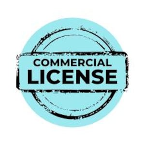 Può includere: Grafica rotonda azzurra con un bordo circolare nero e usurato. Le parole "COMMERCIAL LICENSE" sono in grassetto, in maiuscolo nero all'interno di un rettangolo.