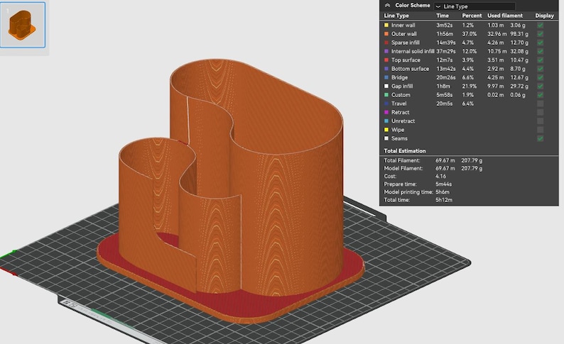 Pode incluir: Um organizador de mesa laranja impresso em 3D com textura de gr&atilde;o de madeira. O design apresenta uma base retangular com tr&ecirc;s compartimentos curvos de tamanhos variados. O modelo &eacute; exibido em uma grade preta.