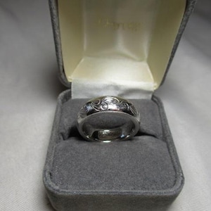 A 925 STERLING Heavy BAND by TACORI with a South Western Engraving-like Pattern.