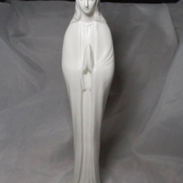 A Vintage NAPCO WARE Made in Japan Ceramic Tall Virgin Mary/Mother Mary Praying Statue.