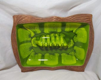 A Mid-Century Art Pottery SEQUOIA WARE Ceramic Green Chartreuse with Woodgrain-like Border Large Ashtray USA.