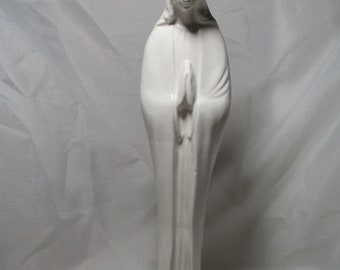 Tall Vintage NAPCOWARE Ceramic White, Virgin Mary Mother Mary Praying Statue/Figurine.