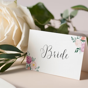 Plantilla de tarjeta de lugar con diseño floral en acuarela, fuente elegante, diseño plano y plegado, para bodas, eventos y ocasiones especiales, editable / WF0225