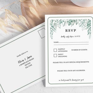 Modelo de RSVP personalizado com aquarela e folhagem verde, escrita cursiva editável, código QR RSVP tradicional, cartão postal de resposta de casamento | WL0225