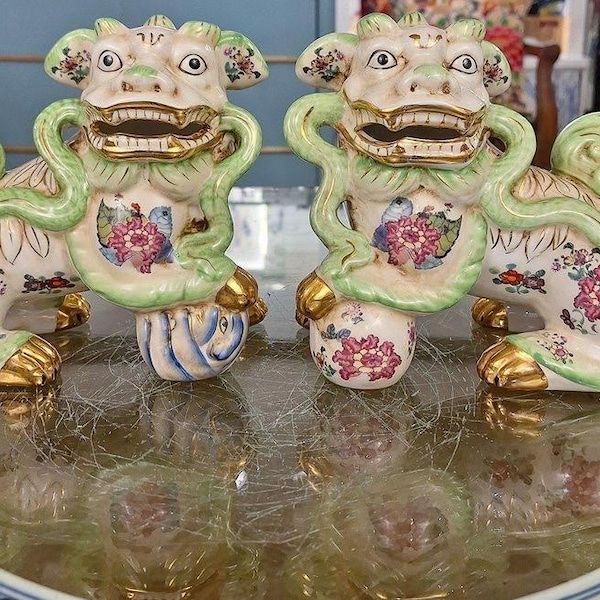 Tobacco Leaf Lucky Pair of Porcelain Green Foo Dogs 7”H