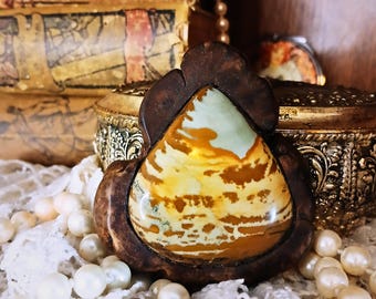 Colgante de madera de raíz de jaspe pictórico / Joyería artesanal de principios de la década de 2000 / Collar con cabujón en forma de lágrima en tonos tierra / Pieza rústica bohemia única