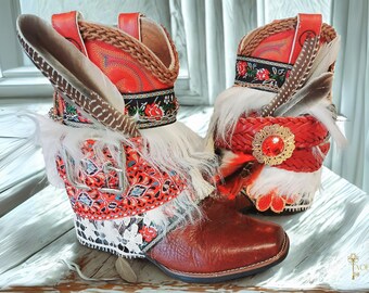 Botas vaqueras recicladas únicas / Arte para vestir hecho a mano / Botas vaqueras vintage Tony Lama Talla 5.5