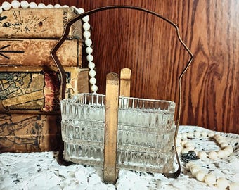 Organizador de tocador de cristal escalonado con asa dorada / Soporte vintage de 3 niveles para joyas / Organizador de tocador de mediados de siglo / Detalle de estilo Hollywood Regency