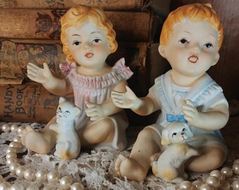 Juego de 2 figuras de porcelana vintage con corona real / Niño y niña con cachorro y gatito / Hecho en Taiwán / Decoración vintage / Artículos de colección para heredar