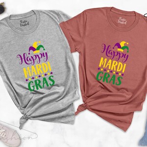 Happy Mardi Gras Shirt, Mardi Gras Clothing, Fat Tuesday Shirt, Ladies Clothing, Parade Shirt, Mardi Gras Beads, Women Mardi Gras T-shirt