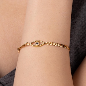 Pulsera de ojo malvado chapada en oro de 14 quilates: delicada joya Nazar para proteger los ojos.