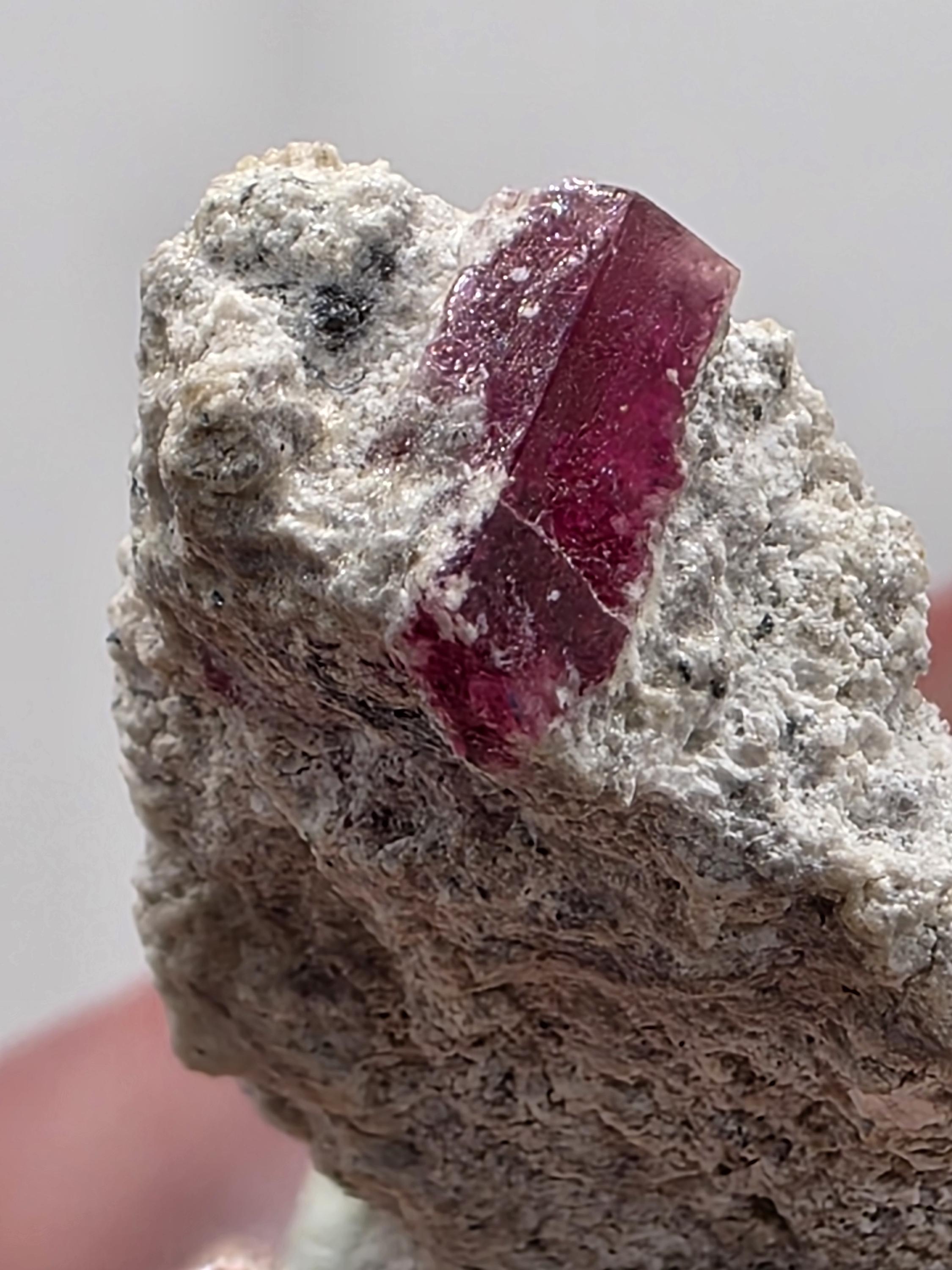 ユタ州産の希少宝石ビクスバイトレッドベリルクラスター - Etsy 日本