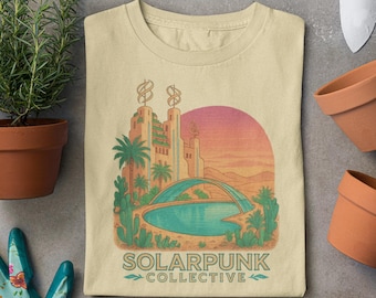 Może przedstawiać: Beżowa koszulka z nadrukiem futurystycznego budynku z basenem i palmami. Pod nadrukiem znajduje się tekst "SOLARPUNK COLLECTIVE".